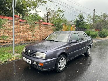 рос номер: Volkswagen Vento: 1995 г., 2 л, Механика, Бензин, Седан