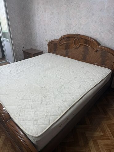 Спальные гарнитуры: Спальный гарнитур, Б/у, Двуспальная кровать, Шкаф, Комод, Италия, цвет - Коричневый — 1