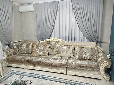 Классический мягкий диван с резным деревянным декором - Большой at lalafo.kg Классический мягкий диван с резным деревянным декором - Большой