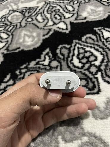 smart telefon: Apple USB‑C Güc Adapteri (şarj başlığı) - Güc çıxışı: 20W USB‑C Power — 1