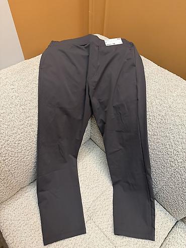 одежд: Мужские брюки, M, Uniqlo, Новый, цвет - Серый, Самовывоз, Платная доставка — 1