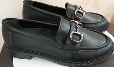 meta eynək: Qadın loaferləri – qara, metal aksesuar detallı - Model: klassik — 2