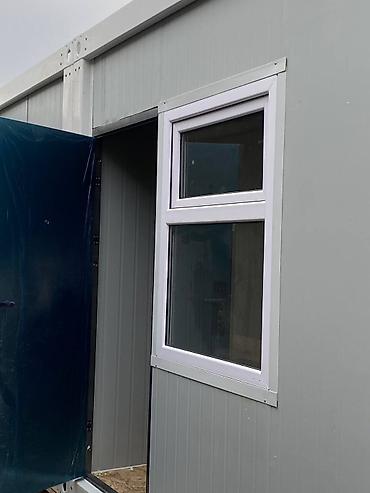 Аренда складов и мастерских: Модульный контейнер серого цвета с белой отделкой. Оснащен дверью и at lalafo.kg — 15 Аренда складов и мастерских: Модульный контейнер серого цвета с белой отделкой. Оснащен дверью и — 15