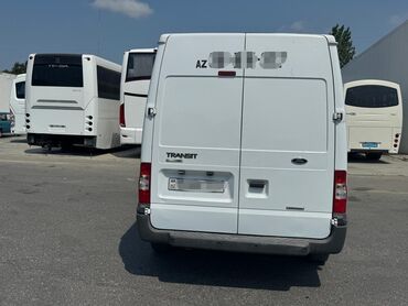 nolyeddi şəkilləri: Yükdaşıma üçün nəzərdə tutulmuş ağ rəngli "Ford Transit"