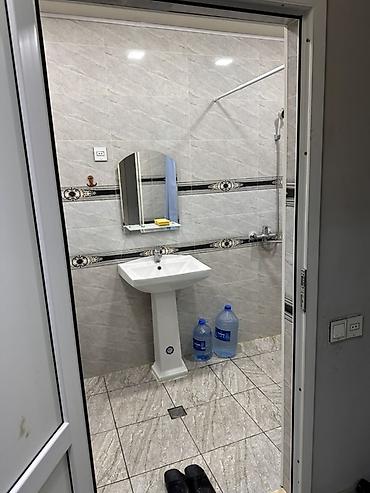 Uzunmüddətli kirayə mənzillər: Mənzil rahat yaşayış üçün lazım olan əsas avadanlıq və mebellə təmin — 14