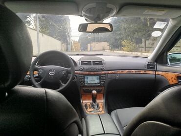 Mercedes-Benz: Mercedes-Benz E-Class (W211) sedan - Gümüş rəng, 4 qapı, klassik — 4