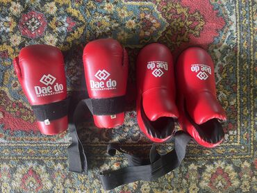 турник брусья пресс 3 в 1: Футы и перчатки TKD ITF от DaeDo Internetional в хорошем состоянии