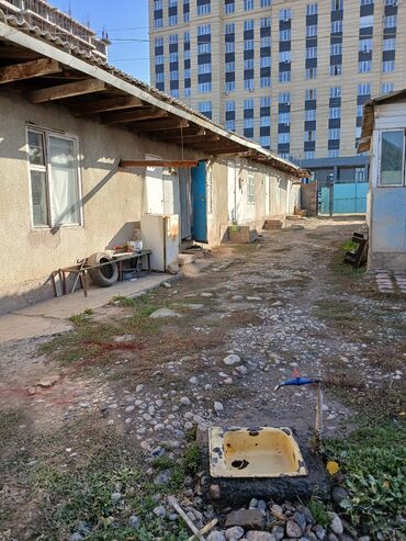 срочно продаю дом рабочий городок: - Формат: отдельные комнаты с входом с улицы, общая территория. -