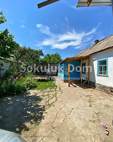Продажа коттеджей и домов: 🏠Продаётся дом в с Сокулук 🟡Комнаты: 6 🟡Участок: 13 соток 🟡Отопление — 2
