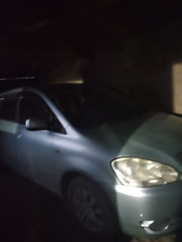 срочно срочно продам машину: Toyota Ipsum: 2002 г., 2.4 л, Автоматические, Газ, Минивэн