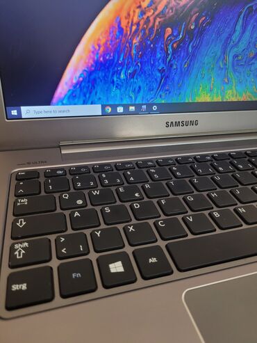 Samsung: Intel Core i7, 8 GB OZU, 13.5 "