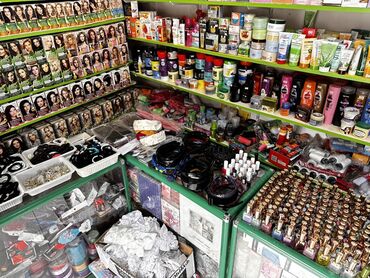 Sifarişlə kosmetika üçün vitrinlər: Hazır biznes ünvan xırdalan köhnə bazar — 10