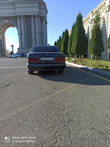 gozel: Mercedes-Benz E 240: 2.4 l | 2000 il Sedan