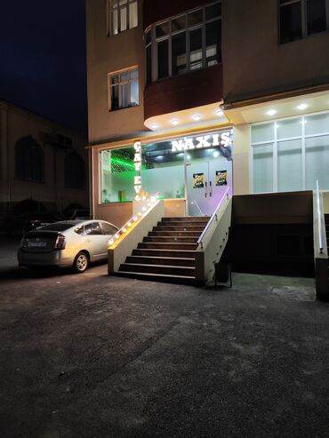 Xadimələr, təmizlikçilər: Ofisiant tələb olunur, Kafe, Gündəlik ödəniş, 18-29 yaş, 1-2 illik təcrübə