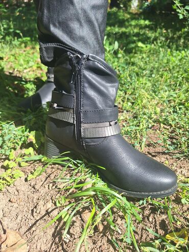Gležnjače: Ženske kratke čizme – više modela Muške cipele. cena od 30 do 60 — 7