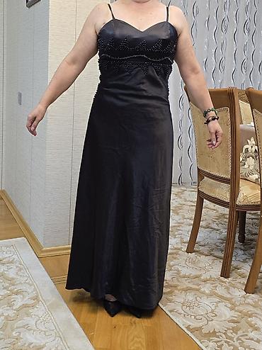 Qadın geyimləri: Ziyafet donlari. Her biri 1 defe geyilib. Temiz ve yaxsi — 2