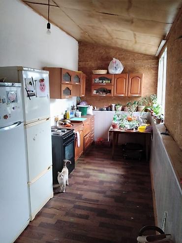 Продажа коттеджей и домов: Продаётся двухэтажный частный дом с большим двором.с. Новопокровка, ул — 9