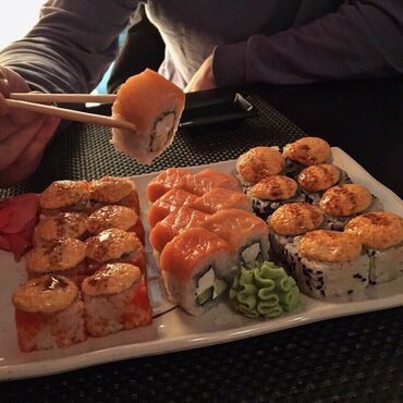 приготовление суши и ролл: Требуется Повар : Сушист, Японская кухня, 3-5 лет опыта