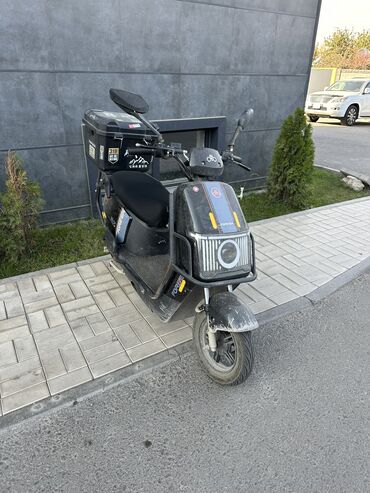 скутер ретро: ПОЧТИ НОВЫЙ Электроскутер FOREER (черный) с багажным кофром Запас хода