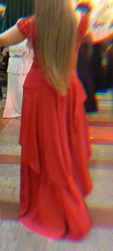 Qırmızı ziyafət paltarı - Model: asimmetrik ətəkli, arxası uzun, ön