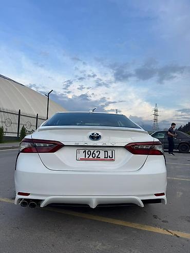 Toyota: Toyota Camry: 2022 г., 2.5 л, Вариатор, Гибрид, Седан — 2