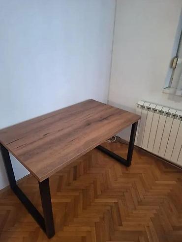 table sa natpisima: KANCELARIJSKI I RADNI STOLOVI PO MERI X887 | Izrada po meri Dezen — 2