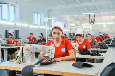 Требуется кухработница - Кыргызстан: Швея Прямострочка. 1-2 года опыта. Аламедин рынок