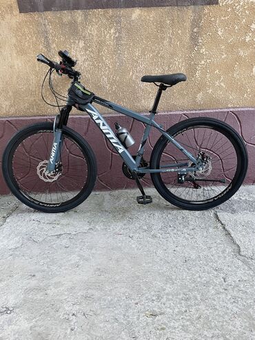 detskij velosiped giant 20: Продаю велосипед ANma( Фирменный) Размер колес 26 Цвет : Небесно