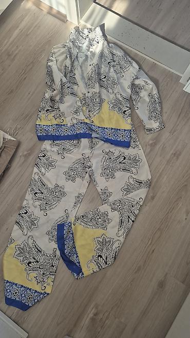 Ostala ženska odeća: Lot ženske garderobe – 4 komada 1) Crni džemper sa dodatkom bele — 5