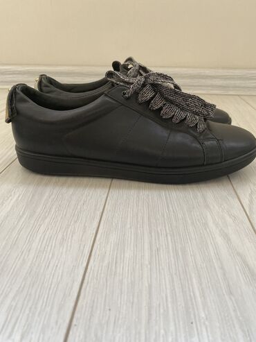 черные кроссовки: Кожаные кроссовки Saint Laurent 37 р, оригинал, 2700 сом