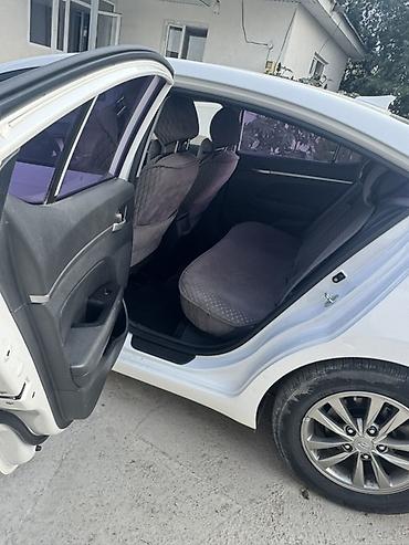 Hyundai: Hyundai Avante: 2018 г., Седан — 13