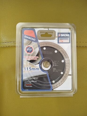 Mişarlar: SKOM markalı 115 mm-lik professional kəsici disk. Mərmər, beton