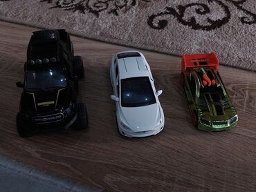 машинки для мальчиков: Продаю музыкальные машинки🚗 1) Чёрная машинка со звуками, открываются