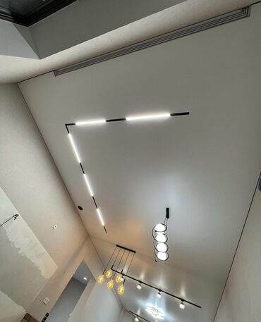 Натяжной потолок: Натяжной потолок с ярким и детализированным изображением цветов — 11