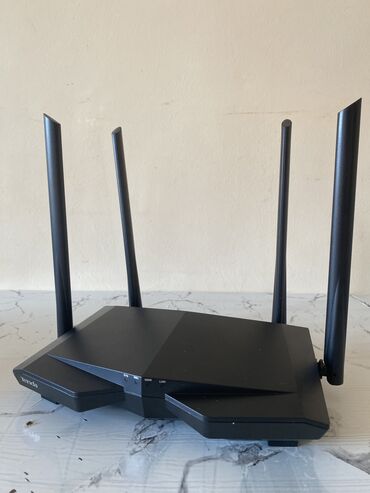 İnformatika: Modem Router yeniden ferqi yox cemi 1 il istfade olunub cox yaxshi
