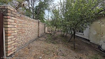 Үйлөрдү сатуу: 3 бөлмө, 65 м², 4 соток, Бишкек, Аламедин базары Менчик ээси — 6