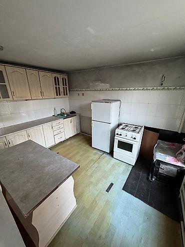 Продажа коттеджей и домов: Г.Ош продается дом, два этажа, 6 комнат, кухня. Во дворе имеется — 11