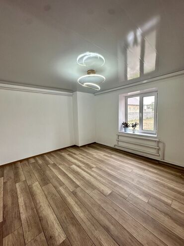 долгосрочная аренда дом: 90 м², 3 комнаты, Парковка