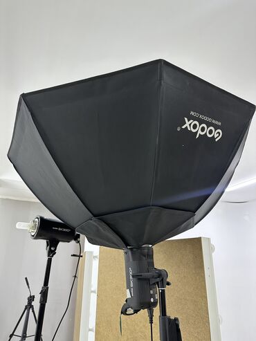 ретро фотоаппараты: Продаю импульсный свет 
Godox 300