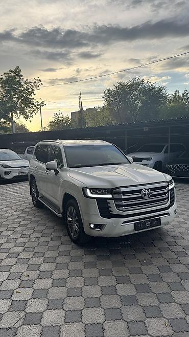 ланкрузер 300: Toyota Land Cruiser: 2025 г., 4 л, Автомат, Бензин, Внедорожник — 3
