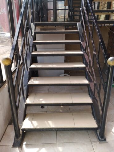 Лестницы: Продаю бу лестницу в отличном состоянии Качество отличное Прочный