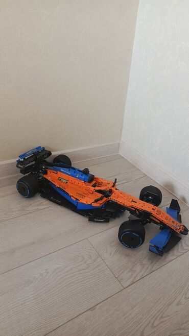 Oyuncaqlar: McLaren Formula 1 yarış maşını modeli