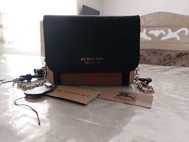 qiş geyimleri: Burberry A class çanta. Az istifade olunubdur.
40 azn