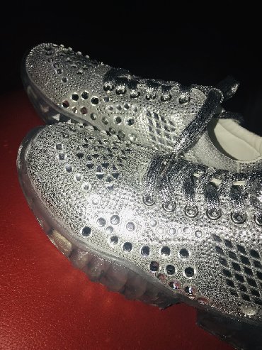 Women's Sneakers and athletic shoes: Ölçü: 37, rəng - Gümüşü, Yeni — 30
