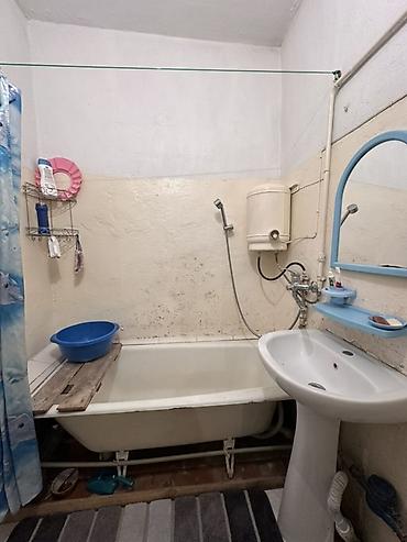 Батирлерди сатуу: 1 бөлмө, 45 м², 1 кабат, Эски ремонт — 3