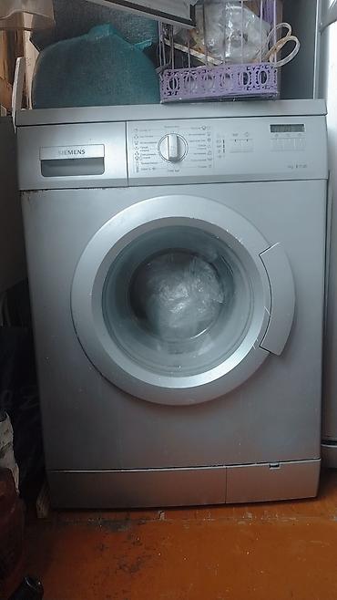 Siemens paltaryuyan maşın, ön yükləməli model. Korpus gümüşü rəngdədir