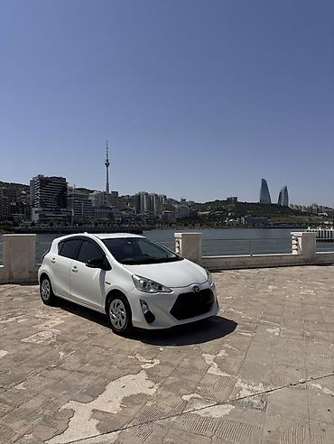 Toyota Aqua (Prius C) hibrid hetçbek kredit mumkundur 5300 azn odemek lalafo.az -da Toyota Aqua (Prius C) hibrid hetçbek kredit mumkundur 5300 azn odemek