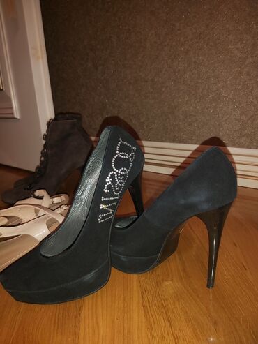 Basanoşka və səndəllər: Ölçü: 39, rəng - Bej, Yeni — 13