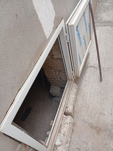 Bunker qapıları: Ustdən cixma85 sm uzunu,77 sm hundurluyu,qiymət 40 m,odənişli