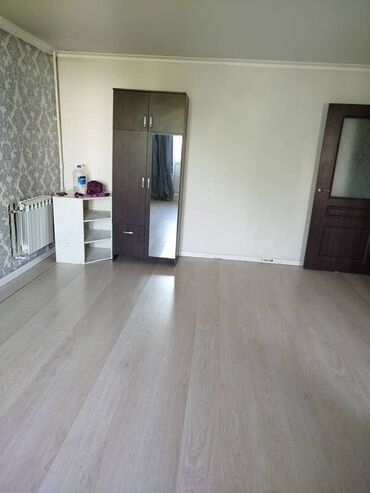 срочно продаётся 1 комнатная квартира в районе ошского рынка: 1 комната, 30 м², 104 серия, 4 этаж, Косметический ремонт